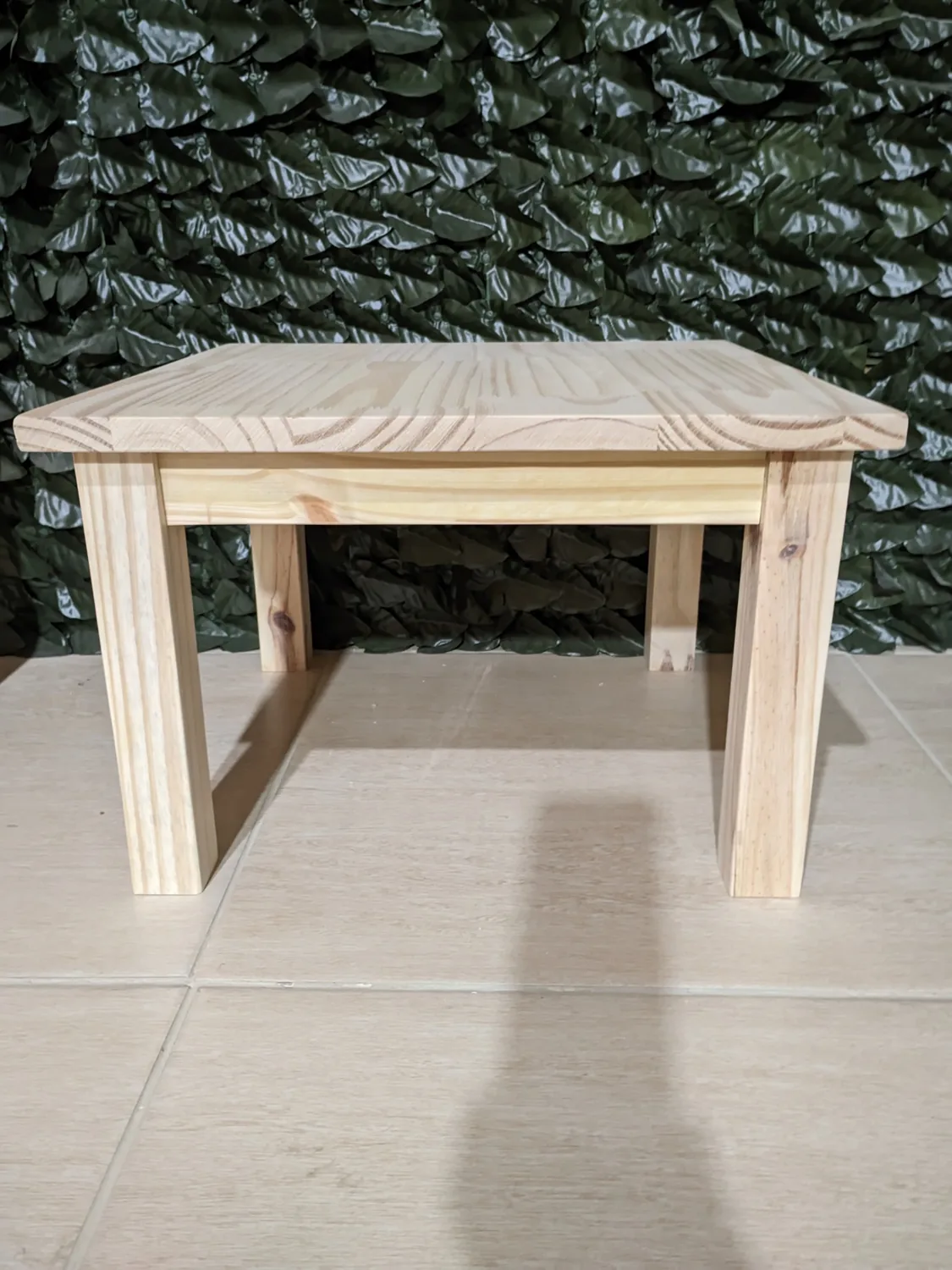 Mesa baja cuadrada de pino