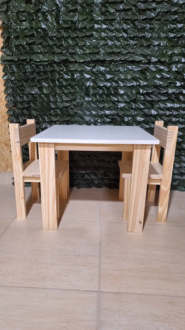 Mesa y sillas infantiles