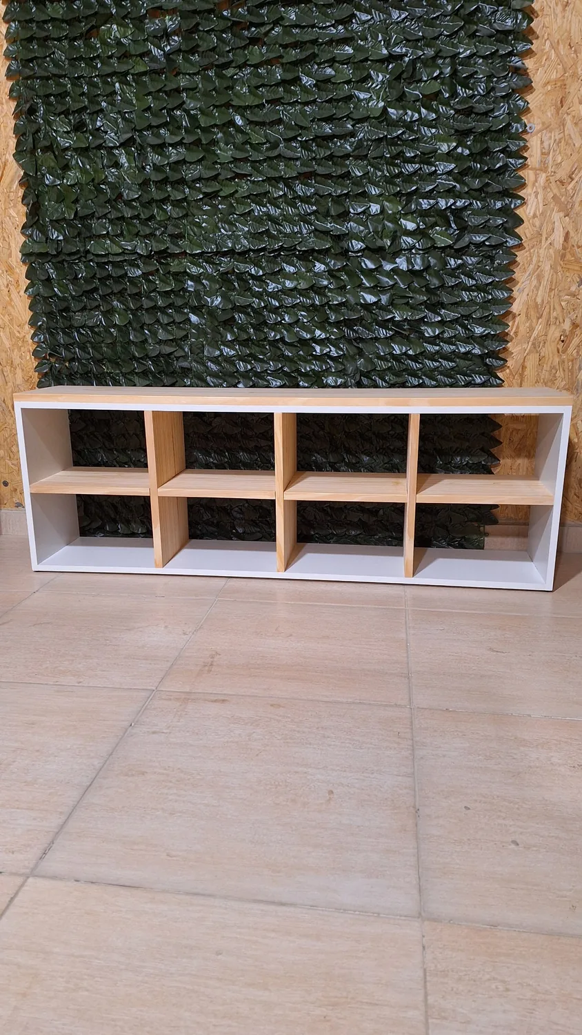 Organizador bajo blanco y pino