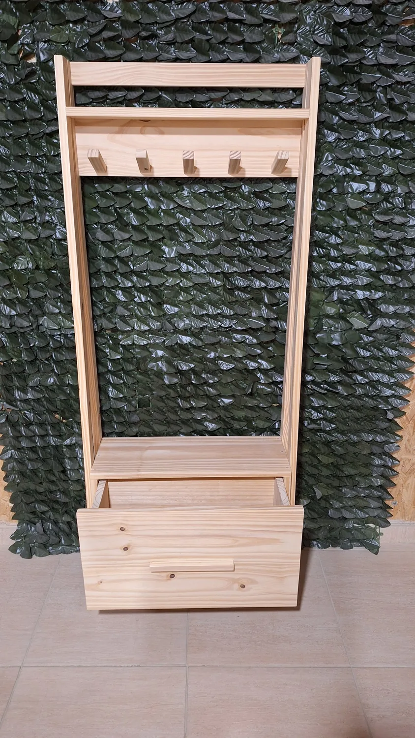Recibidor con perchero y cajón