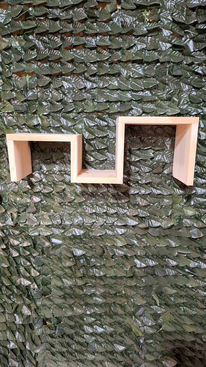 Repisa de pared de pino en zigzag